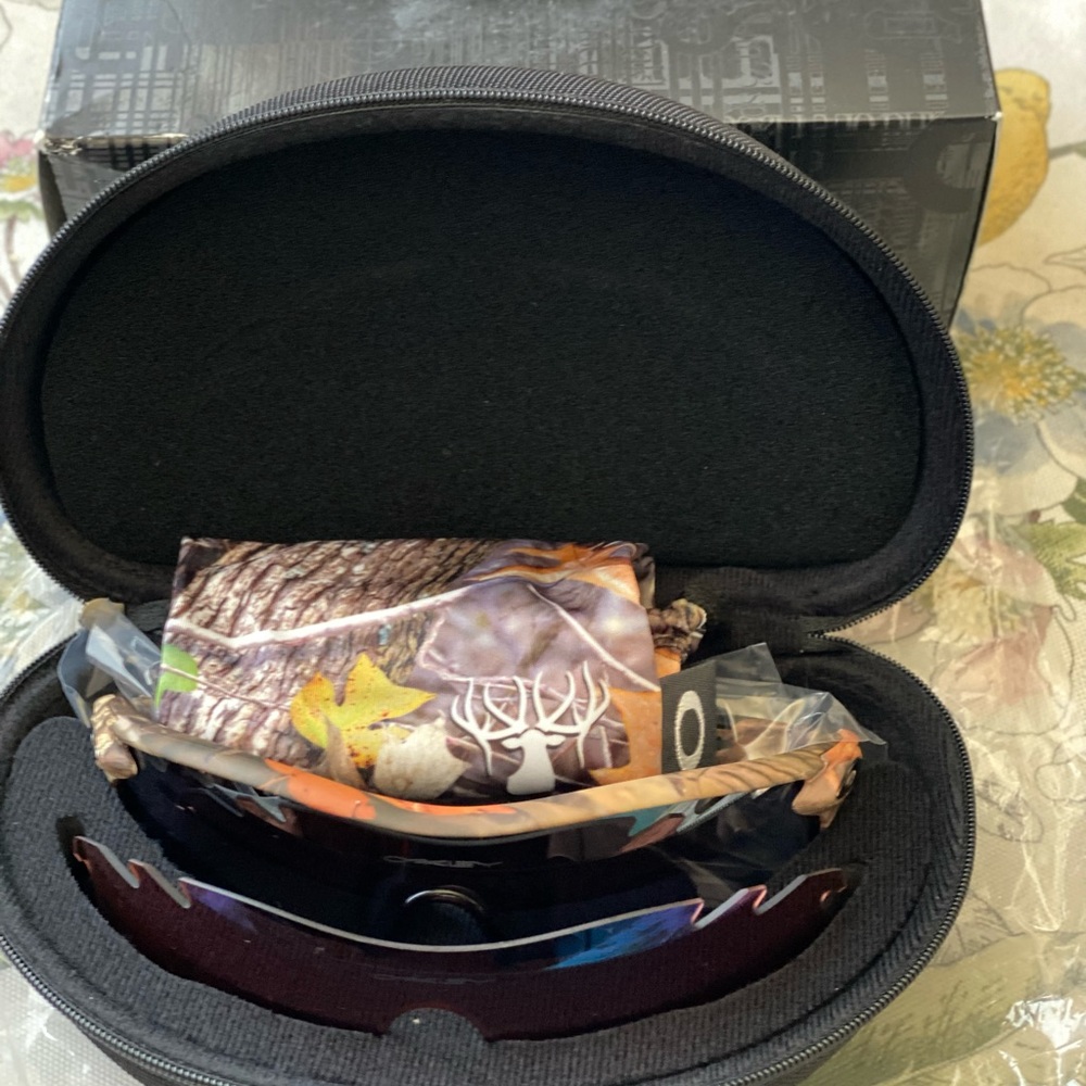 There Oakley and there brand new color brown